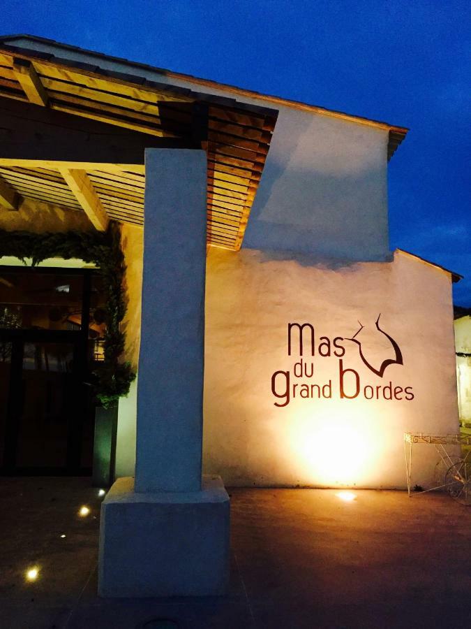 Mas Du Grand Bordes Bed and Breakfast Saint-Laurent-dʼAigouze Zewnętrze zdjęcie