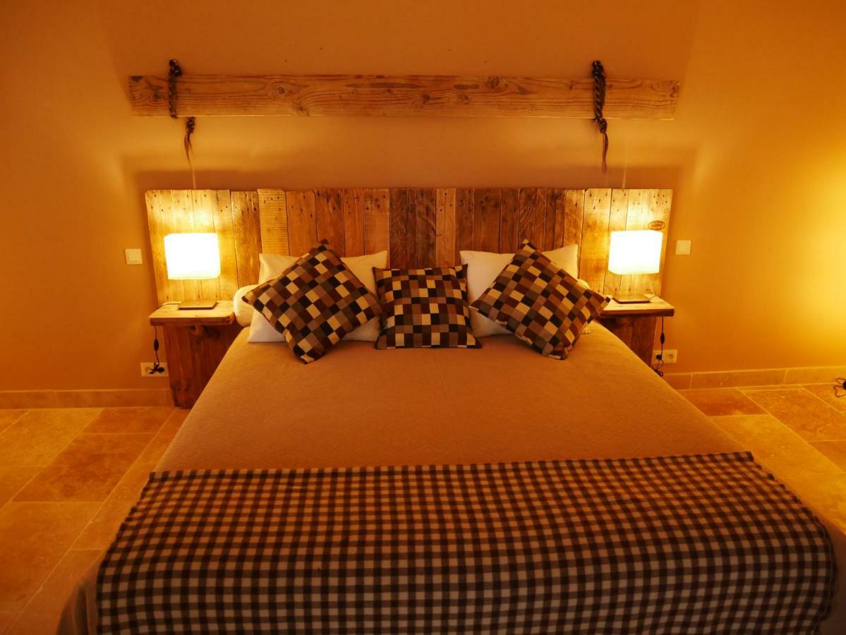 Mas Du Grand Bordes Bed and Breakfast Saint-Laurent-dʼAigouze Zewnętrze zdjęcie