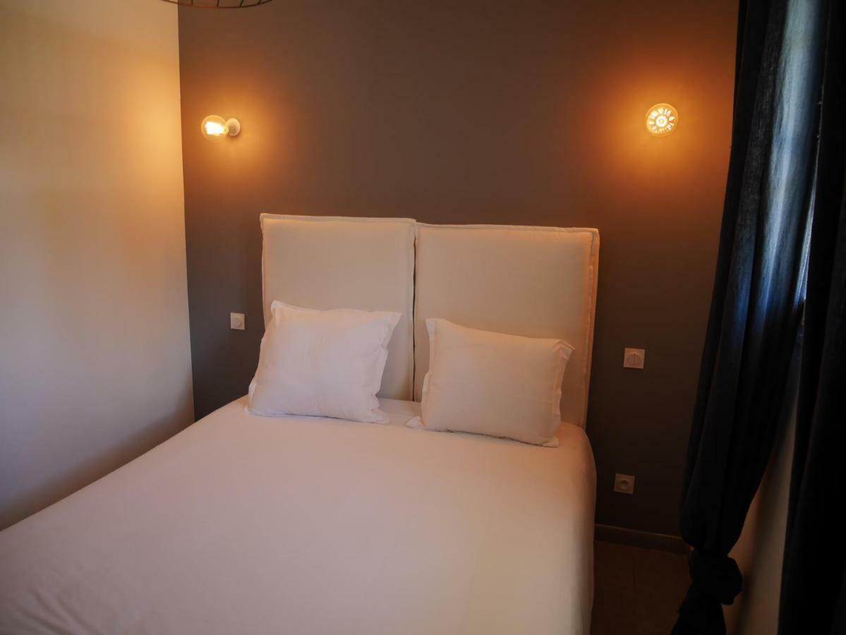 Mas Du Grand Bordes Bed and Breakfast Saint-Laurent-dʼAigouze Zewnętrze zdjęcie
